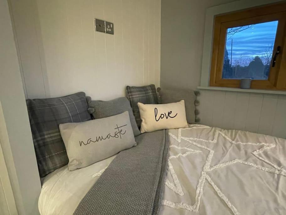 The Hut@Trefechan Wen - Coastal Coziness! Goodwick Екстериор снимка