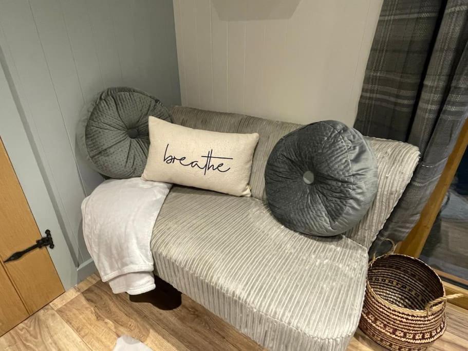 The Hut@Trefechan Wen - Coastal Coziness! Goodwick Екстериор снимка