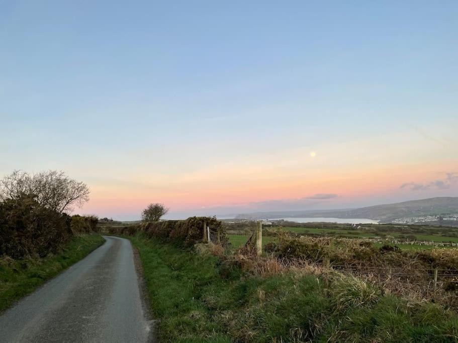 The Hut@Trefechan Wen - Coastal Coziness! Goodwick Екстериор снимка