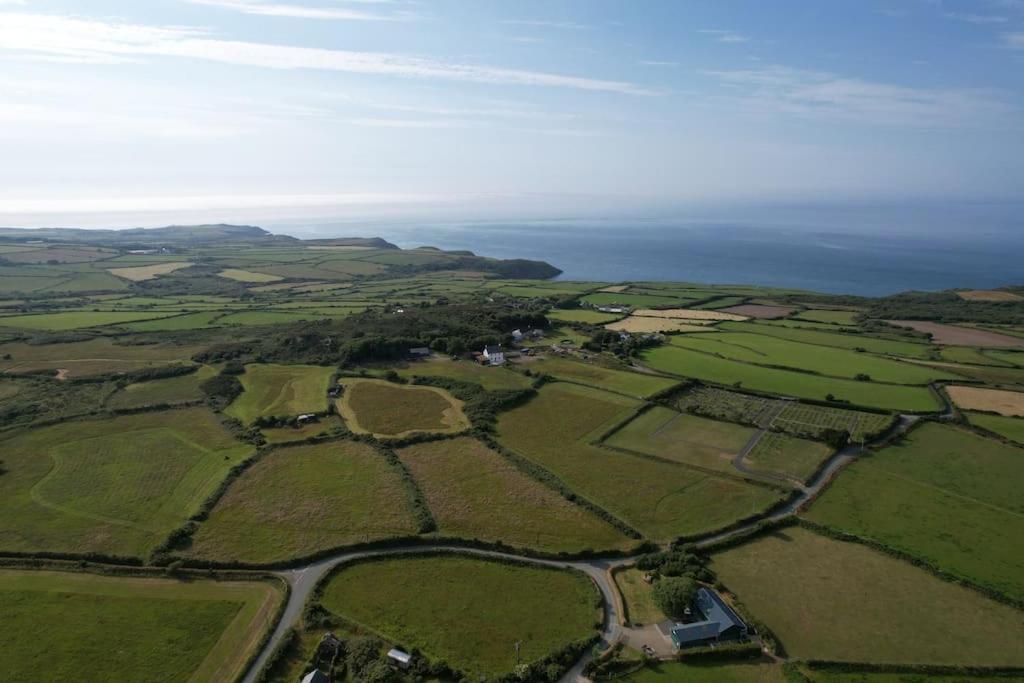 The Hut@Trefechan Wen - Coastal Coziness! Goodwick Екстериор снимка