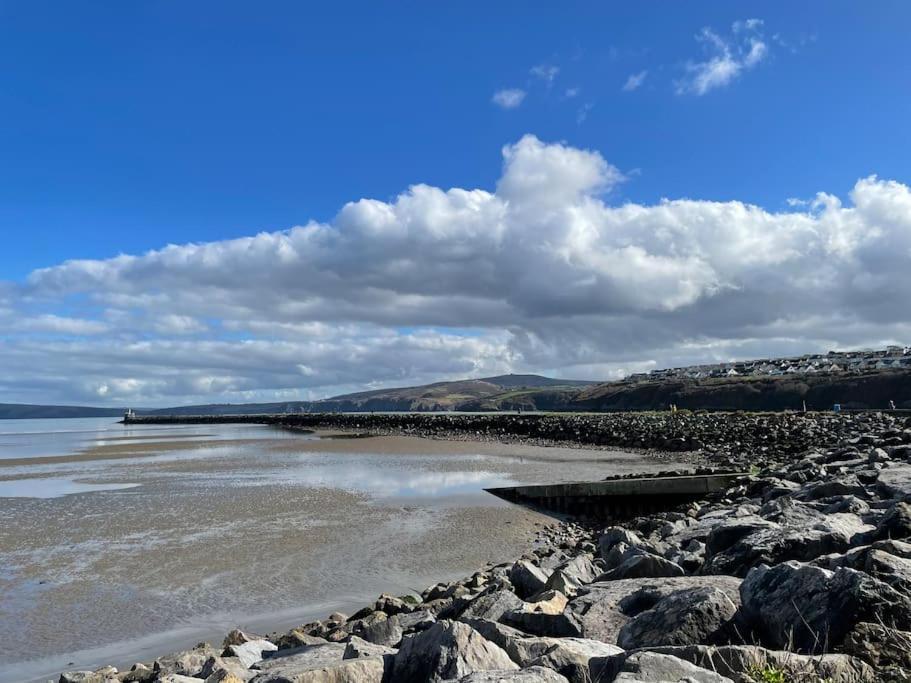 The Hut@Trefechan Wen - Coastal Coziness! Goodwick Екстериор снимка