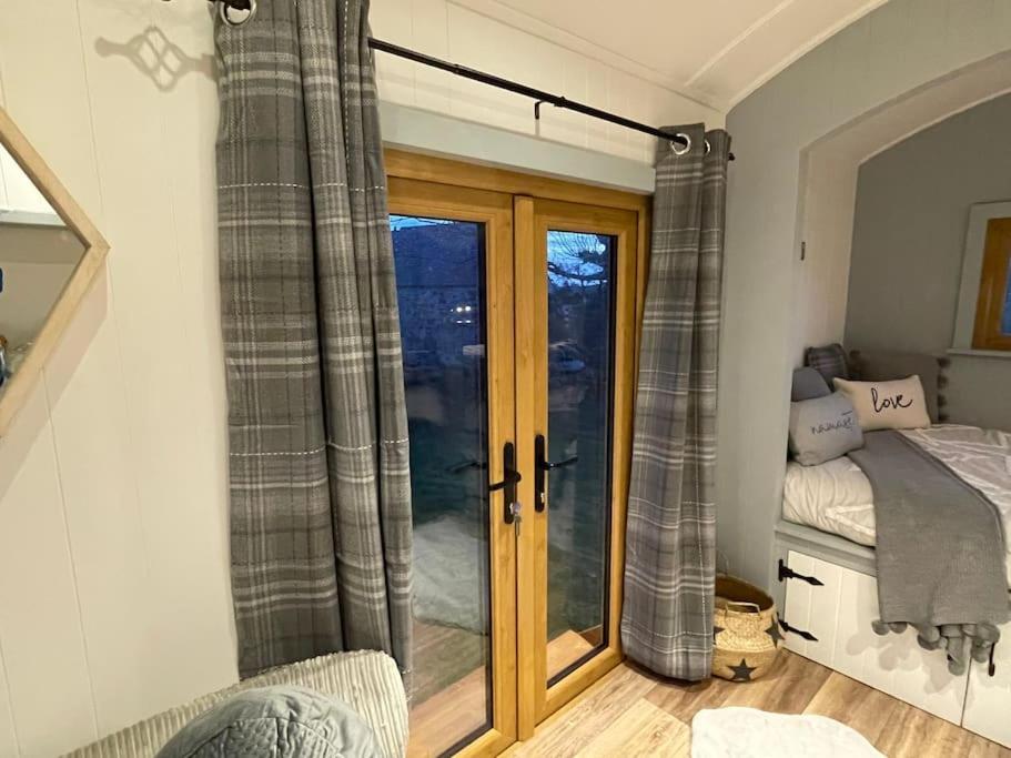 The Hut@Trefechan Wen - Coastal Coziness! Goodwick Екстериор снимка