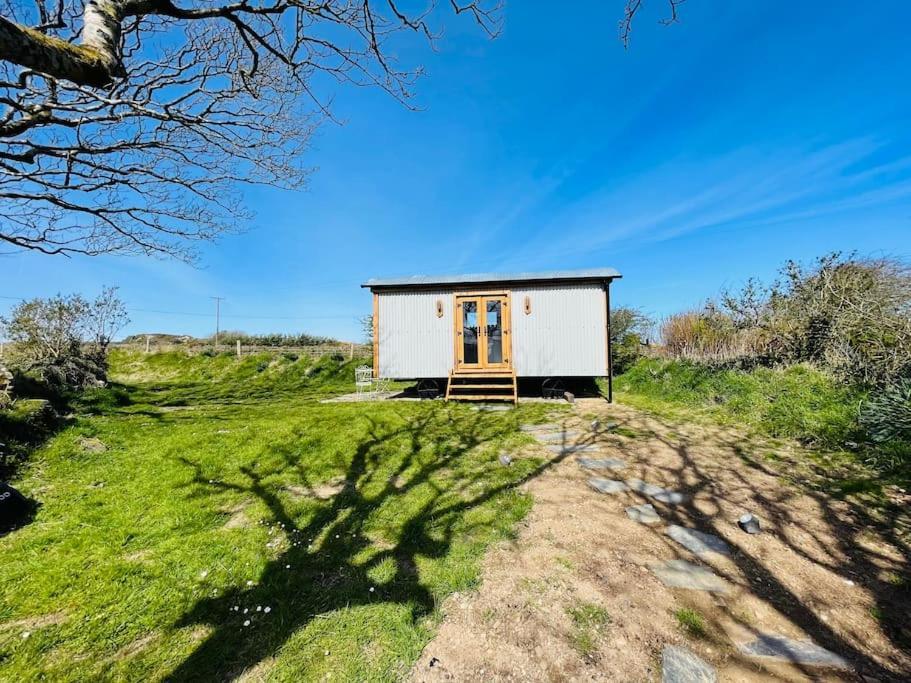 The Hut@Trefechan Wen - Coastal Coziness! Goodwick Екстериор снимка