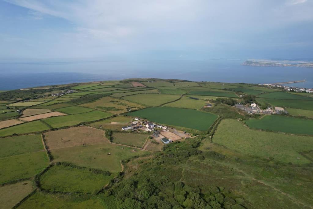 The Hut@Trefechan Wen - Coastal Coziness! Goodwick Екстериор снимка