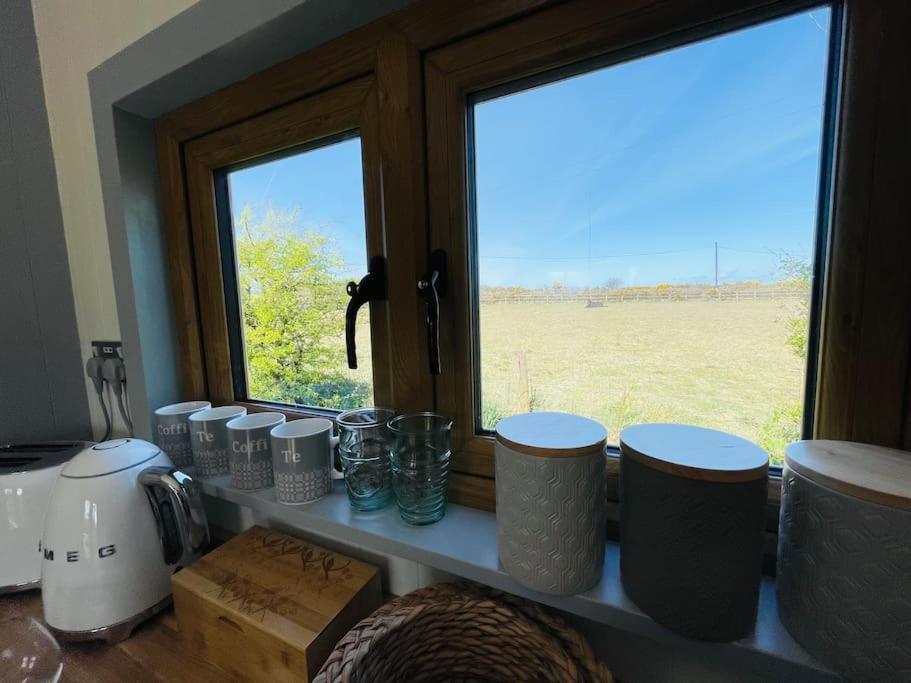 The Hut@Trefechan Wen - Coastal Coziness! Goodwick Екстериор снимка