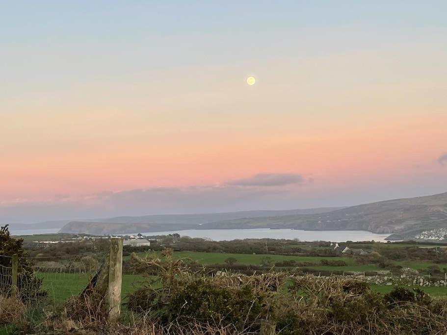The Hut@Trefechan Wen - Coastal Coziness! Goodwick Екстериор снимка