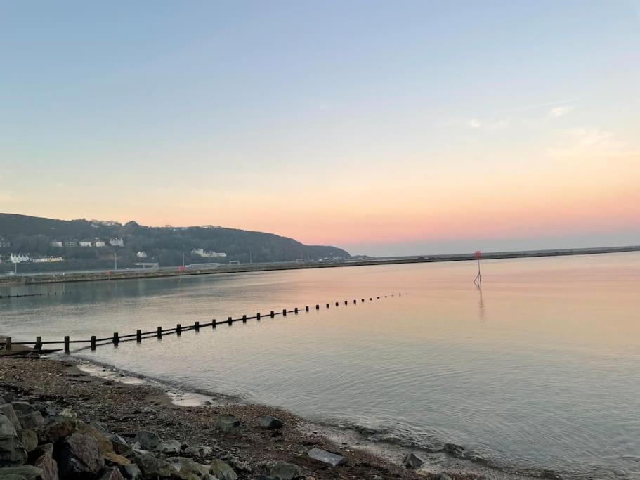 The Hut@Trefechan Wen - Coastal Coziness! Goodwick Екстериор снимка