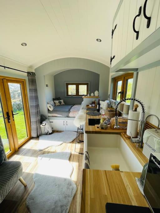 The Hut@Trefechan Wen - Coastal Coziness! Goodwick Екстериор снимка