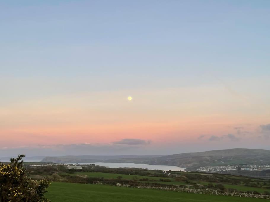 The Hut@Trefechan Wen - Coastal Coziness! Goodwick Екстериор снимка